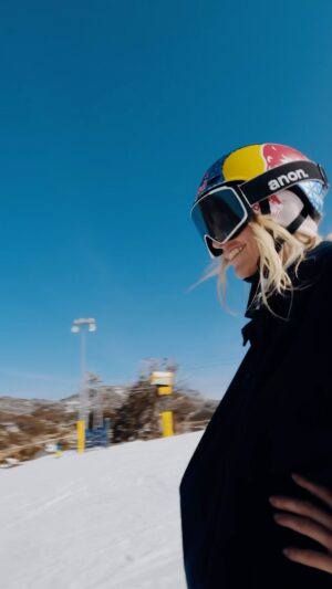 Anna Gasser Instagram - Ulalala snowboarding makes me happy 🦋. First couple days back on snow were fun ! 🎥 @clemensmillauer @patrickcinca