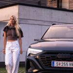 Anna Gasser Instagram - Wie @annagassersnow ihre freien Tage verbringt, wenn sie nicht am Snowboard steht? Am liebsten in der Natur! Ihre erstmalige Testfahrt mit dem Audi Q8 e-tron kombinierte sie mit einem gleichermaßen elektrisierenden e-Foil von @aerofoils.official und erlebte sowohl zu Lande als auch am Wasser ein fantastisches Fahrgefühl. Das exklusive Interview mit @annagassersnow zum Nachlesen erreicht ihr über den Link in unserer Bio. #Audi #Q8 #etron #FutureIsAnAttitude