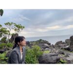 Anna Ishii Instagram - ドラマ「彼女たちの犯罪」本日最終話です。 彼女たちの集大成です。 最終話の撮影をしている時、溢れる涙も汗も鼻水も全部全部綺麗じゃなくていいから気持ちが伝わってほしい。そんな思いで撮影していました。 帰りの車や家でもずっと台本を読みながら理子を思い涙が止まらなかった。 理子が懸命に踏ん張って生きた時間を、 繭美先輩、由香里さん、翠さんが葛藤し足掻いた時を、 どうか見届けていただきたいです。 ドラマの中の彼女たちのように 理想の自分とは違う現実に下を向いている人たちも たくさんいると思います。 大切にしたいもの、 それは自分でも人でも動物でも物でも時間でも思い出でも なんでもいいから、それを強く強く握りしめて これからもみんなが少しでも前を向いて進めますように。 繭美先輩、由香里さん、翠さん、理子が どこかで笑顔で過ごしていることを願ってます。 そんな想いを込めて、 最終話、届けーーーーーーー。