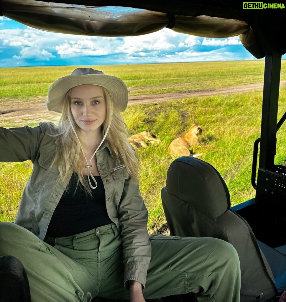 Anna Kadeřávková Instagram - POV: you take me on a safari date 🦁🤠