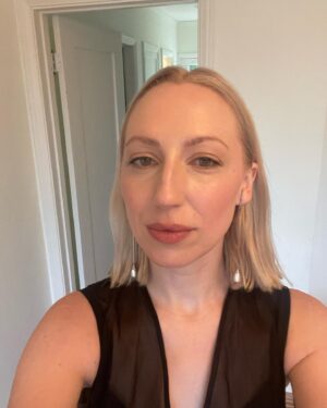 Anna Konkle Instagram - When you dance in the mirror, you like your look. Pilgrim Pam had a night out @womeninfilmla 

@eddie_cook hair glam
@naomi_knights color & collab cut
@alexandraafrench makeup 
@tibi (dress me!)
