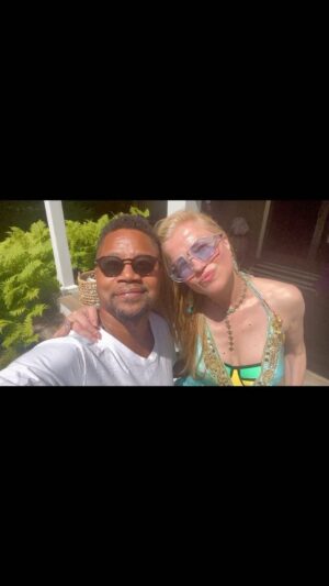 Anna Kulinova Instagram - Last weekend ~ Hamptons fun moments w Fabolous friends 🥰🇺🇸😎🤩🍾🤗💋 #hamptons #funweekend #independenceday #fabolous #wonderfull #greatparty #annarothschild #amazing #smile #happy #fame