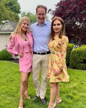 Anna Kulinova Instagram - TBT last weekend Memorial Day fun in the Hamptons!!! 
GREAT time collaborating and socializing with Amazing people @danspapers ✨ @vickischneps ✨ @donjuliotequila and the great team of @hamptonsstoryboard 💫 @dawnemarienyc1 
it was lovely meeting the Mayer of Southampton William Manger Jr. & and The First Lady of Philanthropy of NY Beautiful @jeanshafiroff ⭐️💖 
Check out her book: "SUCCESSFUL Philanthropy How To Make a Life By What You Give BY JEAN SHAFIROFF available on AMAZON & At "Barnes and Noble" 💥
#hamptonsstoryboard #hamptonsfun #memorialday #jeanshafiroff #jeanshafiroffsuccessfulphilanthropy #danspapers #philanthropy #socialteesnyc #fabolous #prettyinpink #rose #donjuliotequila #amazing #actorslife #instagood #annakulinova