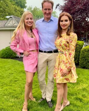 Anna Kulinova Instagram - TBT last weekend Memorial Day fun in the Hamptons!!! 
GREAT time collaborating and socializing with Amazing people @danspapers ✨ @vickischneps ✨ @donjuliotequila and the great team of @hamptonsstoryboard 💫 @dawnemarienyc1 
it was lovely meeting the Mayer of Southampton William Manger Jr. & and The First Lady of Philanthropy of NY Beautiful @jeanshafiroff ⭐️💖 
Check out her book: "SUCCESSFUL Philanthropy How To Make a Life By What You Give BY JEAN SHAFIROFF available on AMAZON & At "Barnes and Noble" 💥
#hamptonsstoryboard #hamptonsfun #memorialday #jeanshafiroff #jeanshafiroffsuccessfulphilanthropy #danspapers #philanthropy #socialteesnyc #fabolous #prettyinpink #rose #donjuliotequila #amazing #actorslife #instagood #annakulinova