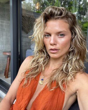 AnnaLynne McCord Instagram - Used to believe this Earth was a prison, healing is teaching me that it’s a playground… come play! ✨