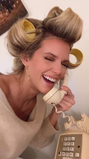 AnnaLynne McCord Instagram - “I ammmmmmm one… heyyyy!” 👽 🛸