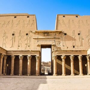 AnnaLynne McCord Instagram - …come away with me, in the night. #Egypt#EgyptTravel#Retreat#AncientEgypt#DivineFeminine#DivineMasculine#NewParadigm#GoldenAge#HigherConsciousness#5D#NewEarth#Awakening#Kundalini#Starseed#TheFutureisNow —— @unknownegypttravel 🇪🇬