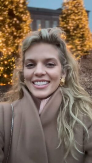 AnnaLynne McCord Instagram - 🎄🌹✨
