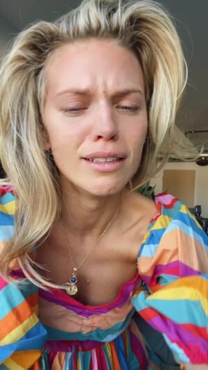 AnnaLynne McCord Instagram - I’m heartbroken 💚🤍❤️ #kianpirfalak #mahsaamini — Kian, I’m wearing this rainbow dress for you. 🌈