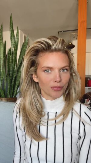 AnnaLynne McCord Instagram - “If every 8 year old in the world is taught meditation, we will eliminate violence from the world in one generation.” - Dalai Lama ————————— @worthybeyondpurpose has made the above statement their mission. I hope you will support and do the same. Meditation for Children is a preventative measure that has been proven to elevate a child’s early experience of life with those effects carrying through to adulthood. A $1.50 donation pays for 1 child to have 1 meditation class during a school year. No amount is too small. Please, offer whatever you can to support the beautiful work of @worthybeyondpurpose 💖💖