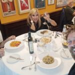 Anna Pettinelli Instagram - Eccolo qui il vestito da principessa che ho indossato a Venezia. In molti avete visto un significato recondito che assolutamente non ha. Tutte vorremmo un principe ma, ragazze mie, non possiamo continuare a baciare rospi sperando che si trasformino in uomini veri. Venezia è meravigliosa e meravigliosa la vostra accoglienza. Tornerò. Sempre. #venezia #veneziafilmfestival #love #fashion #madeinitaly #picoftheday #inclusion