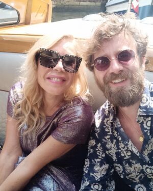 Anna Pettinelli Instagram - Tutto in un’ora. Venezia è un meraviglioso tritacarne e il meglio deve ancora arrivare. Sempre #mostradelcinemadivenezia #venezia #film #fashion #passione #newlife