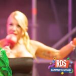 Anna Pettinelli Instagram - 🫶🏻@anna_pettinelli cosa hai fatto all’RDS Summer Festival? 📸Foto palco con @irama.plume, @rkomi, @giorgiaofficial, @biagioantonacci, @leogass.official, 📸Foto palco con la GenZ di @rdsnext con @luca_campolunghi, @samaratramontana 🎤Duettato live con @noemiofficial e @giorgiaofficial 🥰Cantato sulle note di @tiromancinoofficial . . . #rdssummerfestival #gallery #annapettinelli #giorgia #rkomi #irama #noemi #antonacci #tiromancino