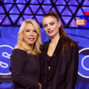 Anna Pettinelli Instagram - 🎸Stiamo solo aspettando di entrare nel vortice 🌪dell’#RDSshowcase di @naliannalisa.
.
📺 Domani, 20 dicembre, alle 21:20 su @realtimetvit Canale 31.
.
.
.
#RDSshowcase #Annalisa #AnnalisaRDS