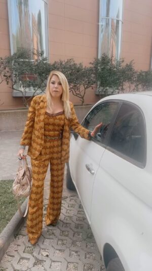 Anna Pettinelli Instagram - Si dice che l’auto riveli molto sulla personalità di chi la possiede. Io un disastro quindi! E meno male che ho spazio! https://www.romana-auto.it/ricerca-auto #lacapitaledellautomobile #romanaauto #fiat500 #adv