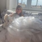 Anna Pettinelli Instagram - Eccolo qui il vestito da principessa che ho indossato a Venezia. In molti avete visto un significato recondito che assolutamente non ha. Tutte vorremmo un principe ma, ragazze mie, non possiamo continuare a baciare rospi sperando che si trasformino in uomini veri. Venezia è meravigliosa e meravigliosa la vostra accoglienza. Tornerò. Sempre. #venezia #veneziafilmfestival #love #fashion #madeinitaly #picoftheday #inclusion