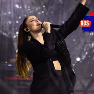 Anna Pettinelli Instagram - 🎸Stiamo solo aspettando di entrare nel vortice 🌪dell’#RDSshowcase di @naliannalisa.
.
📺 Domani, 20 dicembre, alle 21:20 su @realtimetvit Canale 31.
.
.
.
#RDSshowcase #Annalisa #AnnalisaRDS