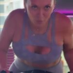 Anna Salivanchuk Instagram - По-перше я молодчинка, витримала найважче для себе тренування, ніколи не любила cycle, але з сьогоднішнього дня - це моє👍 По друге я готуюсь до нової, цікавої,неочікованої ролі, і всі трюки хочу робити сама, без дублерів, тому по переду багато нових тренувань🙏🏻 Ну і по третє- я їду до хорошого майбутнього, до перемоги, до відкритих аеропортів і де ми всі разом зможемо полетіти з легкістю на море🙏🏻👙🕶️🍦🌞🥂 #славаукраїні #героямслава #спорт #краса