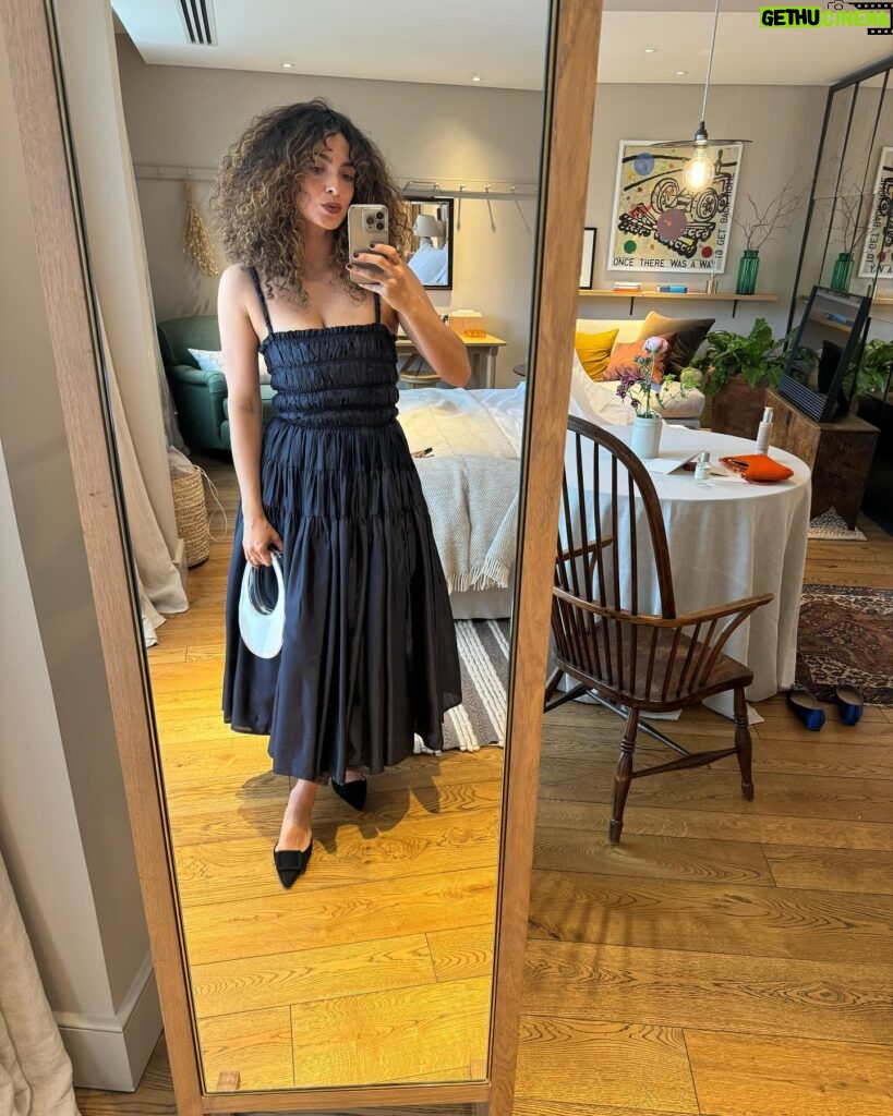 Anna Shaffer Instagram - all @manoloblahnik everything !! thank you @kristinablahnik for such a special stay at @heckfield_place with the most wonderful gang. properly good time with properly good people. fullest heart, fab shoes a prettttyy embarrassing losing streak ♣️ ♥️ ♦️ ♠️