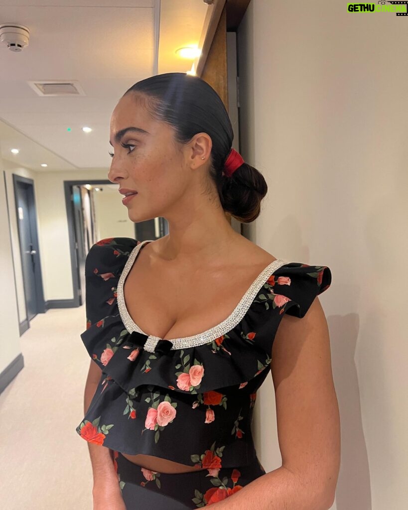 Anna Shaffer Instagram - It’s called fashion honey, look it up!!!!! Thank you so much for a beautiful evening @mulberryengland @britishfashioncouncil ✨ Thank you thank you gorgeous glam team - my forever love @rachelsingerclark on 🎨 and THE @charlottemensah on icon and bun duty ❤️ @mulberryengland 👜 @shushu__tong 👗 And thank you to @onehundredshoreditch for hosting me and to @purplepr and to the queen @kikikaur for everything always! 💥