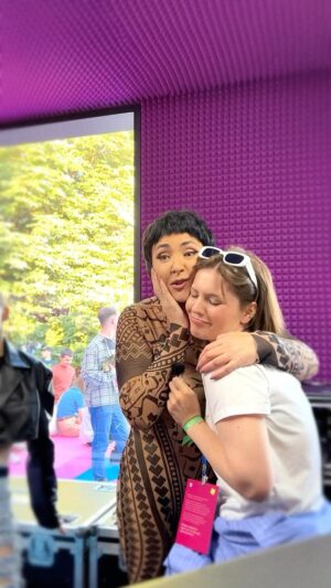 Anna Shulgina Instagram - Оставлю здесь, как часть моей истории.
2023. Москва. VK fest. На этом видео мы все явно уставшие от плотного графика артистического и организаторского, и от погодных условий, то жара, то ураган, и , в целом, от большой ответственности. Я каждый раз безумно радуюсь, когда вижу открытых, добрых и участливых людей в развлекательной индустрии, и, конечно же, ценю, восхищаюсь и стараюсь беречь их. Лола случайно появилась в моей жизни пару лет назад, чему я несказанно рада. @lolitamilyavskaya не впервые участвует в задумках под моим контролем. Каждый раз ярко и незабываемо для любого на площадке. Вот и в прошлые выходные зашла поддержать проект, который курируется мной. В итоге похвалила не только проект, но и меня в краску загнала. 💔

Лучшая.