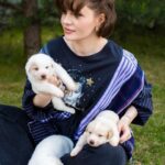 Anna Shulgina Instagram - Сегодня мне исполнилось 30 лет🥳 Несмотря на эту круглую цифру, состоящую из уже какого-то ощутимого жизненного опыта, я продолжаю верить в Людей и Любовь. Мне важно быть полезной для кого-то, ведь это один из тех способов, который приносит настоящее счастье. Сегодня я хочу быть полезной для братьев наших меньших, а именно для породистого хаски Марса , молодой мамы Лисы и трех её щенят (2 девочки и 1 мальчик). Мы с @help_maltese ищем им дом. Если хотите поздравить меня, то лучшим подарком будет репост, чтобы эти красавцы нашли свою семью! ❤️