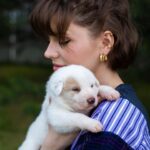 Anna Shulgina Instagram - Сегодня мне исполнилось 30 лет🥳 Несмотря на эту круглую цифру, состоящую из уже какого-то ощутимого жизненного опыта, я продолжаю верить в Людей и Любовь. Мне важно быть полезной для кого-то, ведь это один из тех способов, который приносит настоящее счастье. Сегодня я хочу быть полезной для братьев наших меньших, а именно для породистого хаски Марса , молодой мамы Лисы и трех её щенят (2 девочки и 1 мальчик). Мы с @help_maltese ищем им дом. Если хотите поздравить меня, то лучшим подарком будет репост, чтобы эти красавцы нашли свою семью! ❤️