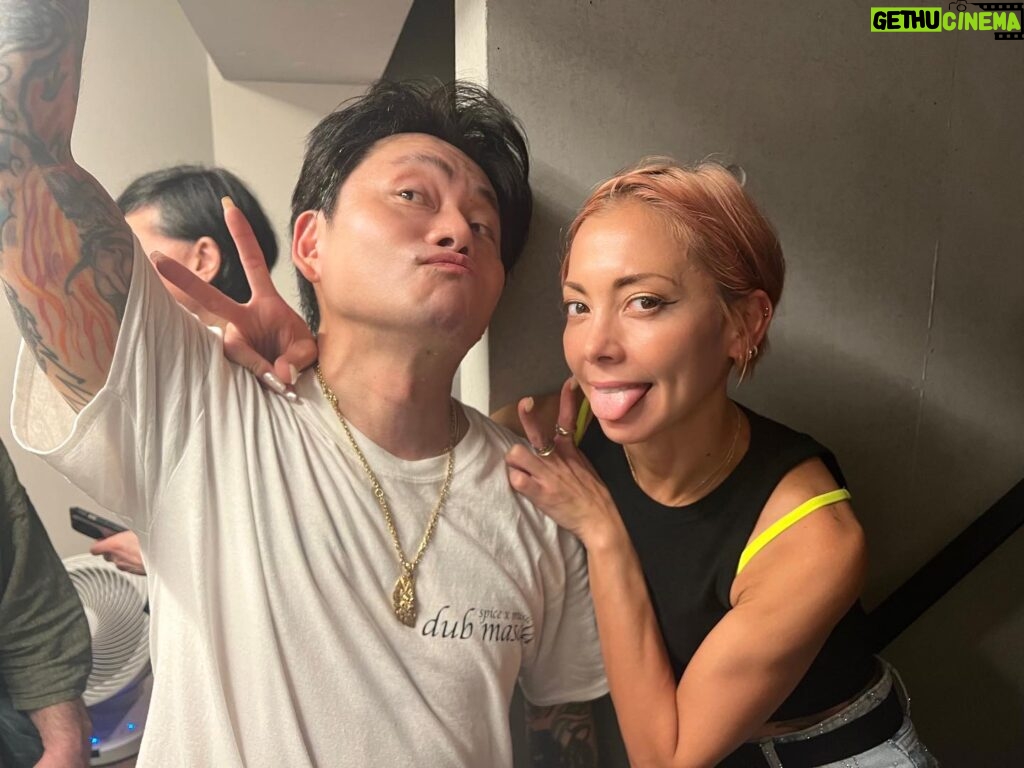 Anna Tsuchiya Instagram - IMOCDライブ無事おわりました！ アンナを選んでくれたRIKIGIありがと❤️🤟❤️ 自分の曲ではないIMOCDの曲をリスペクトの気持ちでガッツリ歌わせてもらいました！ #imocd #土屋アンナ