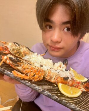 Anna Tsuchiya Instagram - 伊勢、神島の海の幸がとどきました❤️😭
毎年誕生日に神島のぱぱ、ままからの海の恵
本当にありがたく美味しく頂いてます
海のつながりに感謝
都内に戻っても海のありがたみに触れられて涙涙😢
ありがとう❤️
本当に美味しい❤️

#土屋アンナ #伊勢 #神島