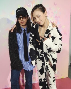 Anna Tsuchiya Instagram - 札幌コレクション2024
8年ぶりに歩きました❤️
かっこいいスタイリングありがとう😊
そして2011年から変わらぬスタッフさんにも会えたし
久々の札幌も空気が美味しくて感動🥺

美味しいケーキもいただきました❤️

お客様もありがと❤️

#土屋アンナ