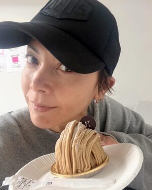 Anna Tsuchiya Instagram - 札幌コレクション2024
8年ぶりに歩きました❤️
かっこいいスタイリングありがとう😊
そして2011年から変わらぬスタッフさんにも会えたし
久々の札幌も空気が美味しくて感動🥺

美味しいケーキもいただきました❤️

お客様もありがと❤️

#土屋アンナ