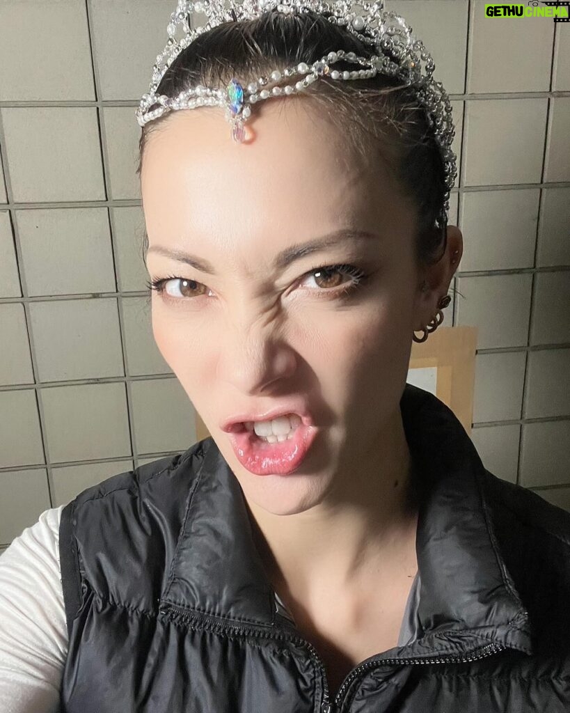 Anna Tsuchiya Instagram -