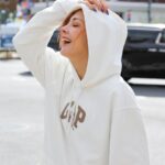 Anna Tsuchiya Instagram - SPRING ESSENTIALS 日本限定"SAKURAコレクション"のフーディーにデニムを合わせた春コーデ 土屋アンナ(モデル・女優・歌手）@annatsuchiya0311 土屋澄海(モデル）@_sky_tuchiya ＜着用アイテム＞ 856280006/Men's SAKURAロゴフーディー(M) 871308006/Women's ストライドデニム(28) 857896046/Men's クラシックロゴTシャツ(L) 856280006/Men's SAKURAロゴフーディー(L) 455517006/Men's 90s Looseデニム(30x30) 857903026/Men's GAP 1969 Tシャツ(L) #sakura #ootd #Gap #春コーデ