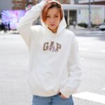 Anna Tsuchiya Instagram - SPRING ESSENTIALS 日本限定"SAKURAコレクション"のフーディーにデニムを合わせた春コーデ 土屋アンナ(モデル・女優・歌手）@annatsuchiya0311 土屋澄海(モデル）@_sky_tuchiya ＜着用アイテム＞ 856280006/Men's SAKURAロゴフーディー(M) 871308006/Women's ストライドデニム(28) 857896046/Men's クラシックロゴTシャツ(L) 856280006/Men's SAKURAロゴフーディー(L) 455517006/Men's 90s Looseデニム(30x30) 857903026/Men's GAP 1969 Tシャツ(L) #sakura #ootd #Gap #春コーデ