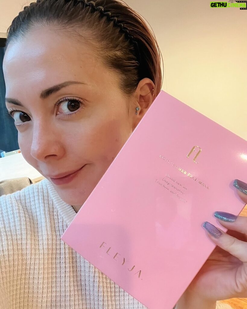 Anna Tsuchiya Instagram - @maliarehman malia から、素敵なプレゼント🎁 フェイスパック🥰