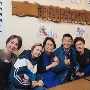 Anna Tsuchiya Instagram - 🎍お正月はぐっさん家SP🎍明日OAです😘 伊勢神宮に鳥羽水族館、海鮮料理と堪能しまくりの旅をお届け❤️‍🔥是非観てね❤️‍🔥 みんなよいお年を❤️‍🔥❤️‍🔥 👗　@prankproject_official #土屋アンナ