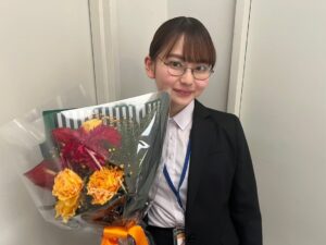 Anna Yamada Instagram - ゼイチョー今夜いよいよ最終話です☺️

クランクアップも三係みんなで迎えられまして。嬉しかったなぁ
約4ヶ月、共に作った最高のキャストスタッフみなさまに感謝です。そして華子、ありがとう！

今夜10時から見てねー！