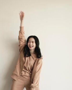 Anna Yamada Instagram - DESCENTE magazineに掲載していただいています☺️
素敵なウェアを着られてたのしかった〜是非ご覧ください！

#MOVESPORT
#ムーブスポーツ

@movesport_jp 

https://store.descente.co.jp/descente/feature/magazine_annayamadavol1/