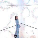 Anna Yamada Instagram - #ディオールブルーミングラブガーデン　に一足お先に行ってきました☺️ 会場に入った瞬間 #ミスディオールブルーミングブーケ　のうっとりするような香りに包まれてリニューアルしたリボンの繊細さに心奪われました。 いつも愛用しているリップマキシマイザーの新色も安定の素敵さでした💠 @diorbeauty #SUPPORTEDBYDIOR