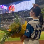 Anna Yamada Instagram - 本日、エスコンフィールドHOKKAIDOにて開催されたパナソニックエコナイターのファーストピッチセレモニーに登壇させていただきました⚾️ 会場全体がパナソニックさんの照明で彩られていました。 背番号も87で☺️ 本日より新CMも開始しています！ぜひご覧ください。