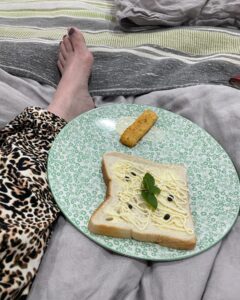 Annabel Crabb Instagram - Lazy morning reading in bed, and at about 11.30 my 11yo brought me a fish finger sandwich with capers. THIS IS WHY I HAD CHILDREN.