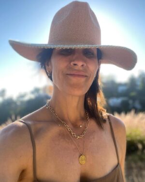 Annabeth Gish Instagram - ☀️☀️Selfie in the SUNLIGHT (FINALLY some vitamin D here in SoCal!)☀️☀️