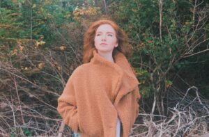 Annalise Basso Instagram - A dreamer of pictures
I run in the night
You see us together
Chasing the moonlight
I’m a cinnamon girl

📷@alexandriabasso
