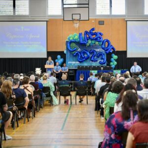 Annastacia Palaszczuk Instagram - This morning, Year 12s walked through the school gates for the final time.

I joined the students at Forest Lake High to celebrate their special day.