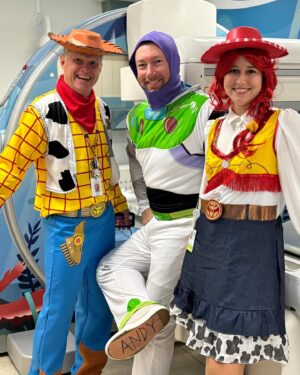 Annastacia Palaszczuk Instagram - The team at the Queensland Children’s Hospital have a pretty special tradition.

They have a Dress Up Day every year to mark the hospital’s birthday.

This time around the theme was Disney.

It puts a smile on their young patients’ faces.

And I’m pretty sure the parents love it too.

Magical.

#childrenshealth #disney