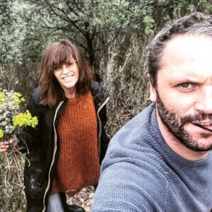 Anne Caillon Instagram - Vraie vie vraie familly 🤪😂🌸 #reallife #noconfusion #myman 🤘🏼❤️💫 @marclebihan