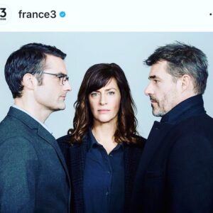Anne Caillon Instagram - Men in black...&blue 🤩 
Je les aime 🤷🏻‍♀️
Samedi 21 décembre #france3 
#suspense #triodechoc #lamaledictiondeprovins @france3 @gilalma #thierryneuvic