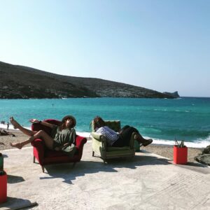 Anne Caillon Instagram - Psitta’ sista’s 🤩💛😎💫 #girlfriend #bff #sista @marie_sohna #welovegreece_ #cyclades #tinos @boh_aime
