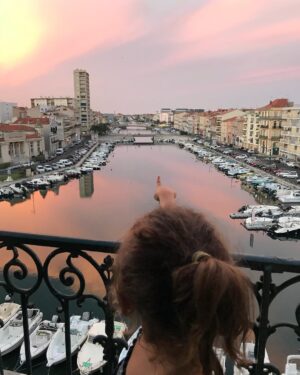 Anne Caillon Instagram - Bye Sète, #salutlescopains , see U en septembre👋🏼💋✌🏼 #holidays 👙 #love 💛 #familly 👨‍👩‍👧 #breathe 💫
Mais quand même vous allez me manquer☺️ Mon SamSam first🤪@samiralachhab