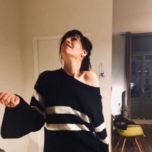 Anne Caillon Instagram - Qué journée de la femme?!!??!🤷🏻‍♀️
#labonneblague 
#everydayisours #femmesjenousaime Photo by @samiralachhab #samiralachhab 💛 #women #workhardplayhard 🤘🏼🤘🏼🤘🏼#demainnousappartient